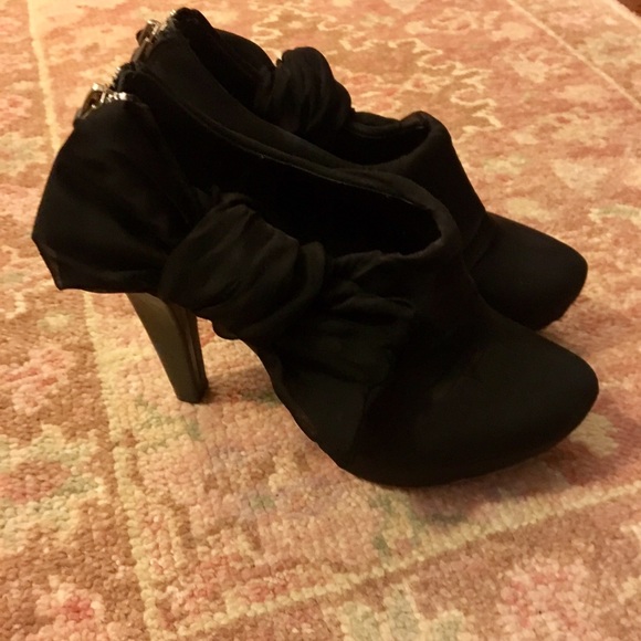 Bow Booties - Picture 3 of 7